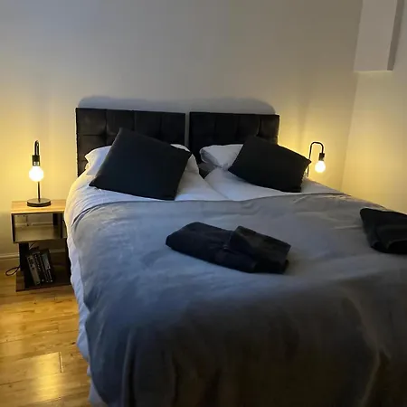 Cozy 1 Bedroom Basement Flat